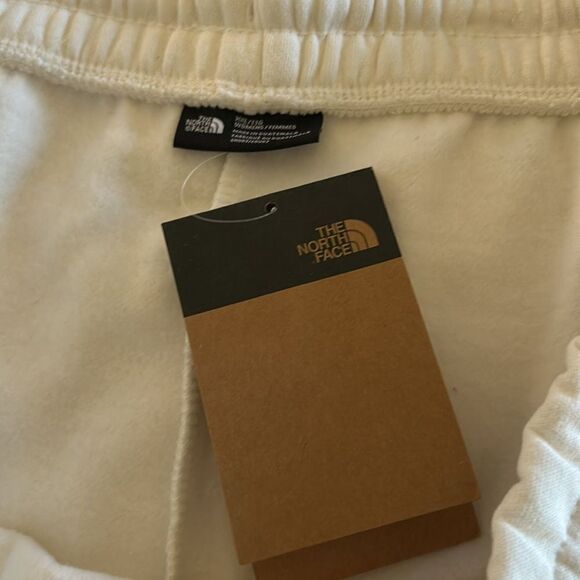The North Face Women’s Evolution Shorts, White dune, size XXL, NWT - Picture 7 of 8